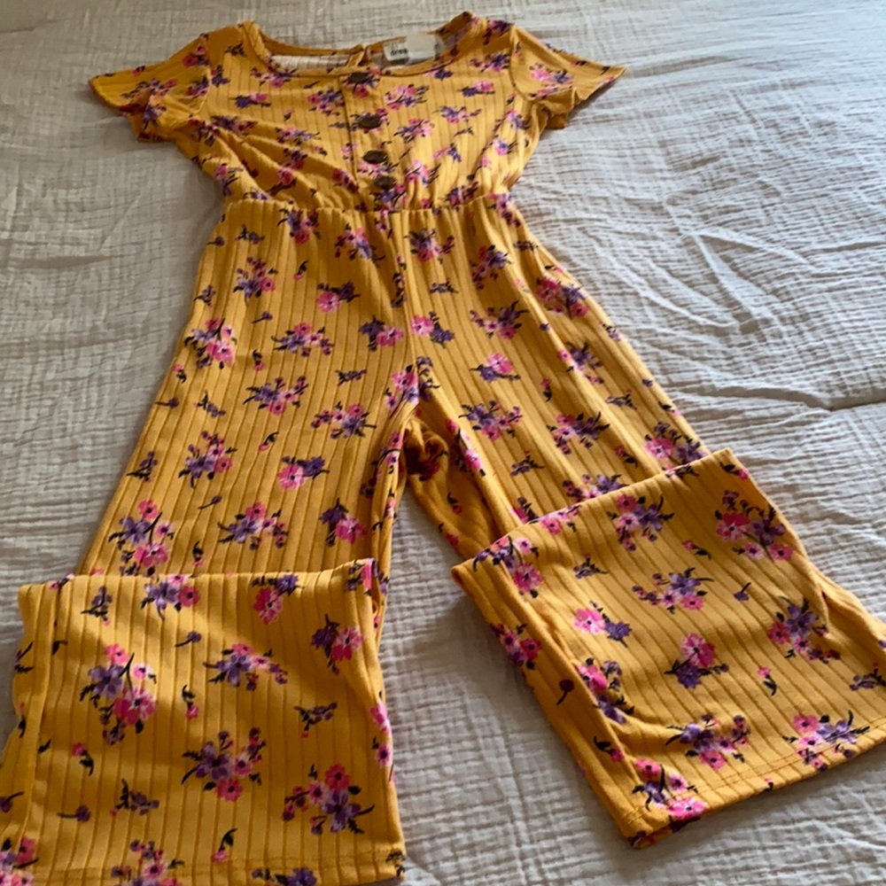 Kids one piece outfit, size 7/8